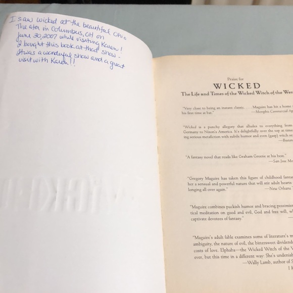 WICKED Paperback Book 2004 Revised with Photos Wicked Witch of the West - Picture 4 of 6